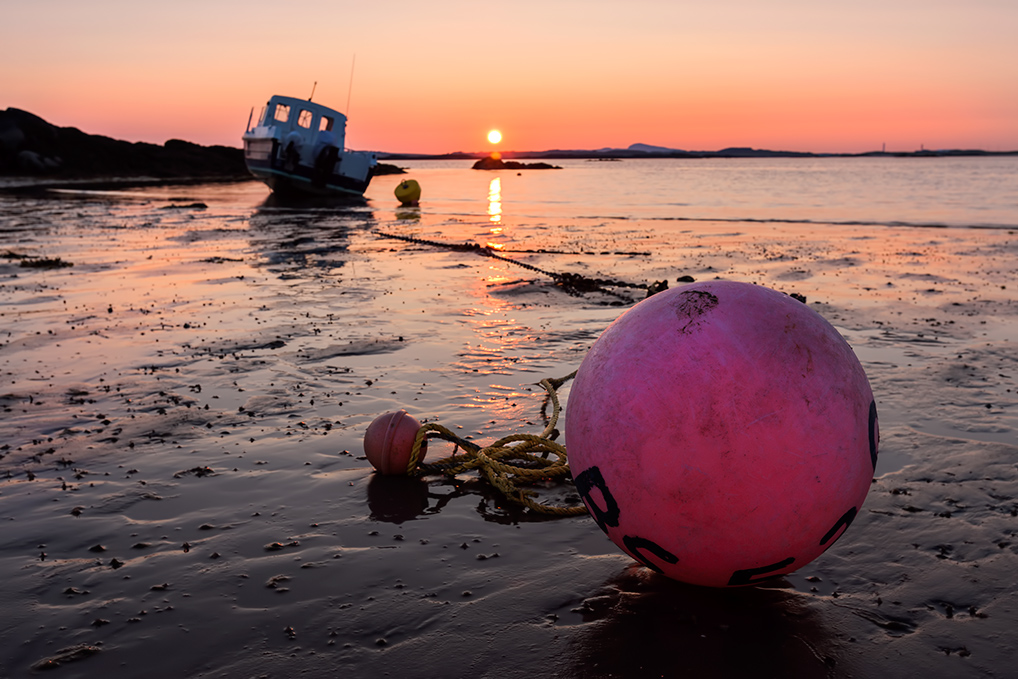 Bouy-and-Boat-Sunset
